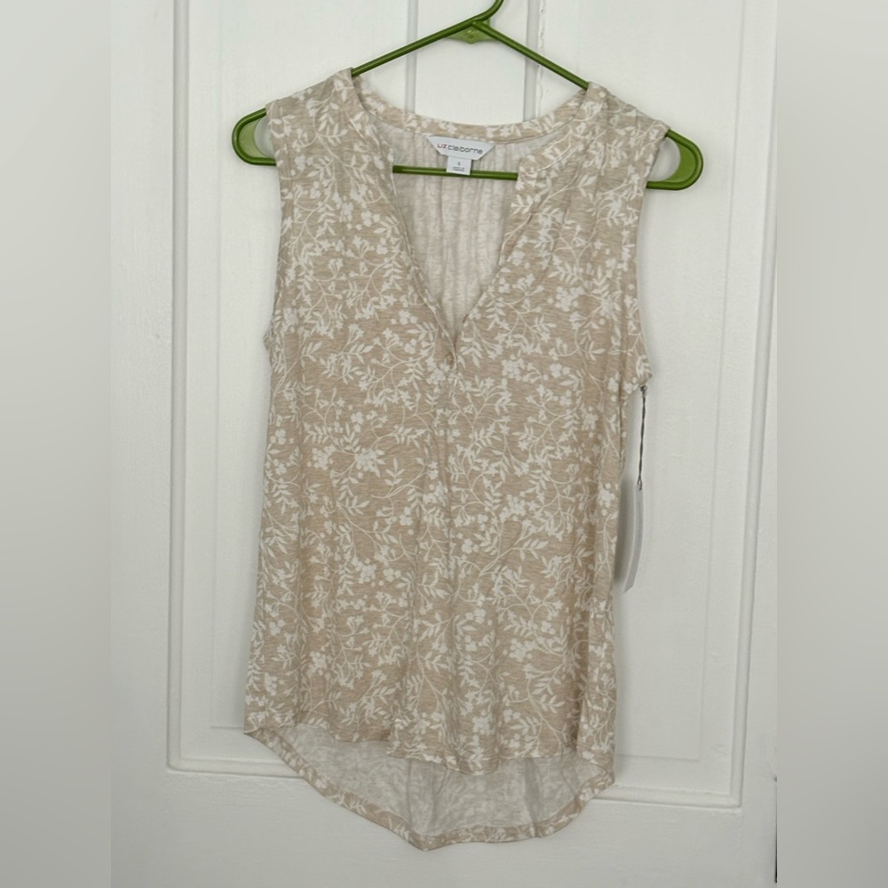 Liz Claiborne Beige and White Floral Sleeveless V-Neck Tank